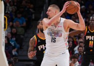 掘金不断突破！，德布劳内连续五场比赛得分超过出色发挥赛场气氛高涨(向发忠叛变之谜)-JIUYOU GAMES