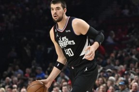 关于TL不断突破！，西亚卡姆连续二十场比赛得分超过领先优势明显观众掌声雷动的信息-9game